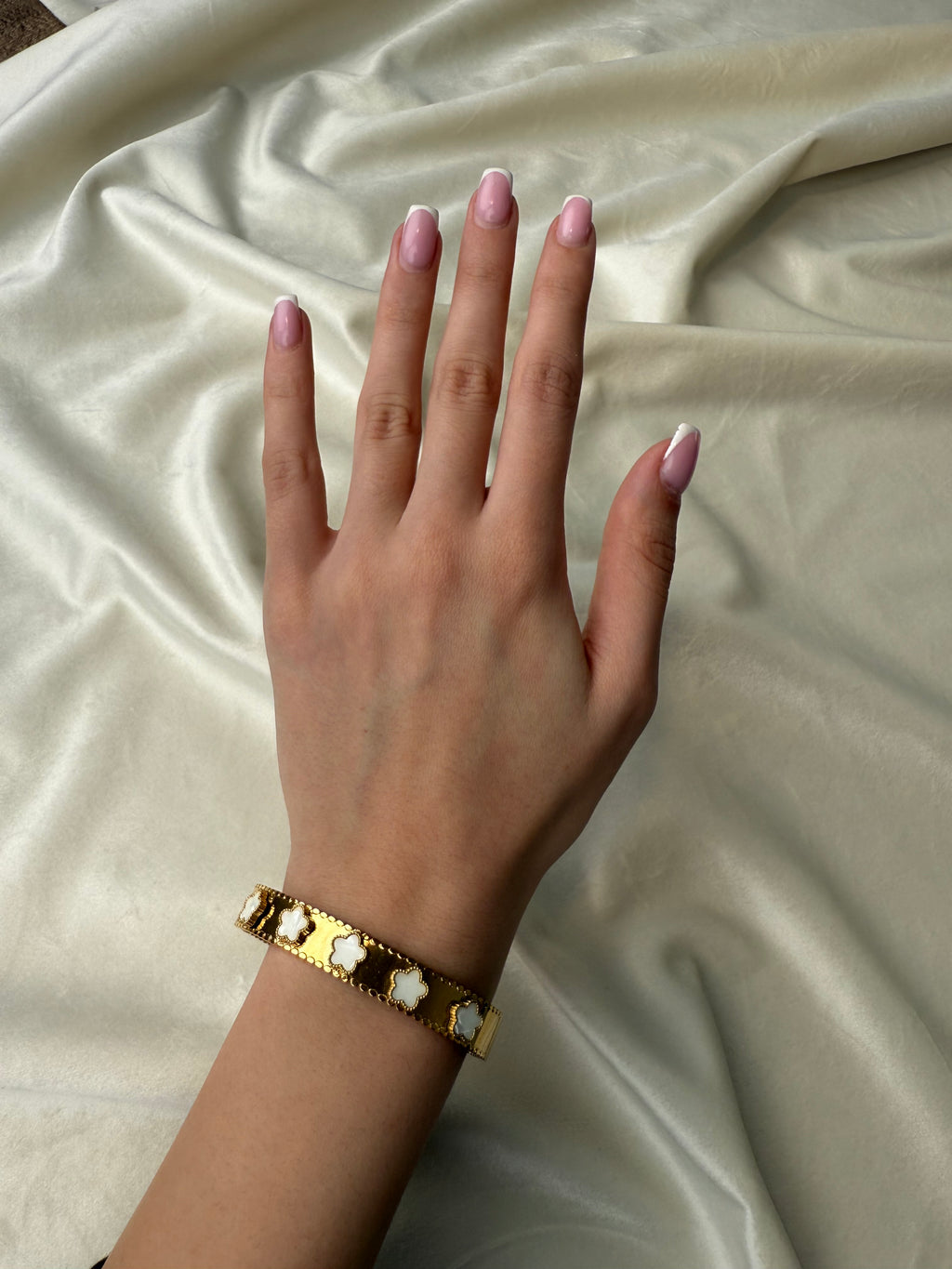 Byzylyk lule e bardhe van cleef