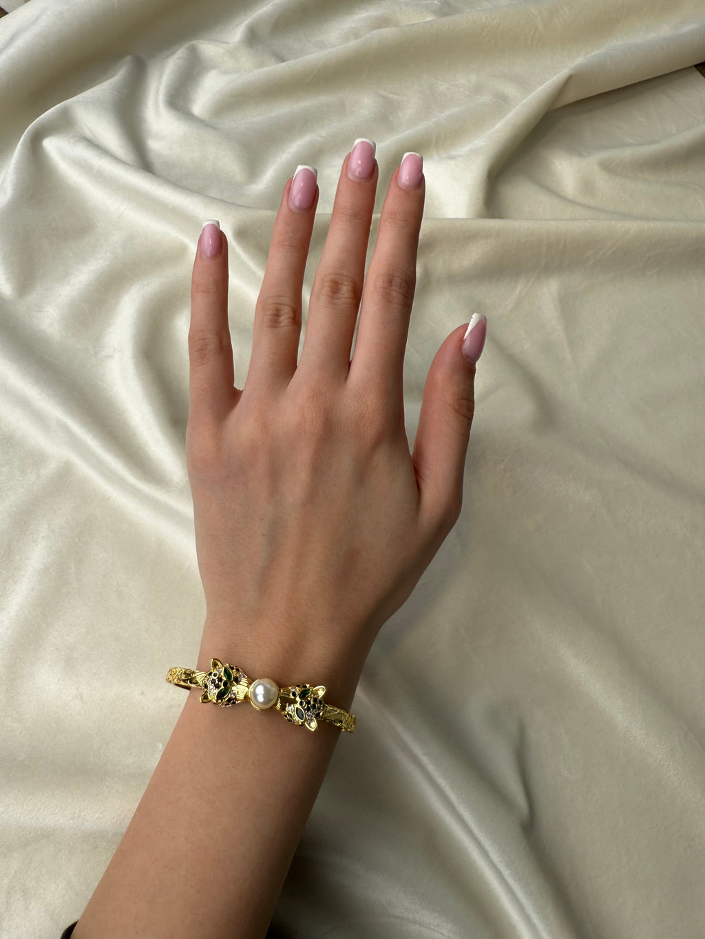 Byzylyk xhaguar me perl