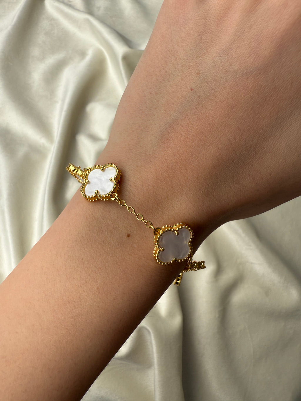 Byzylyk van cleef gold me lule te bardh