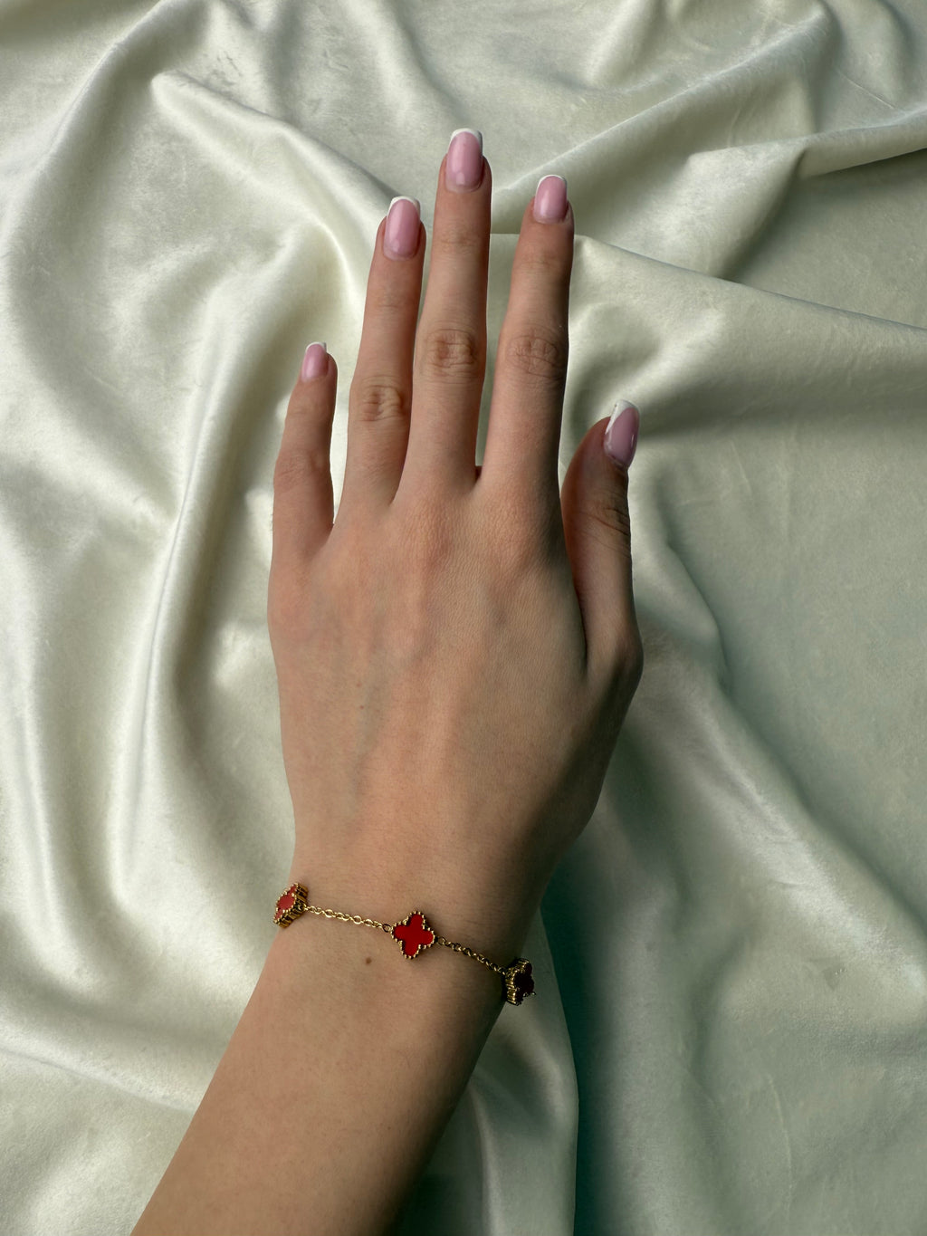 Byzylyk van cleef mini lule e kuqe