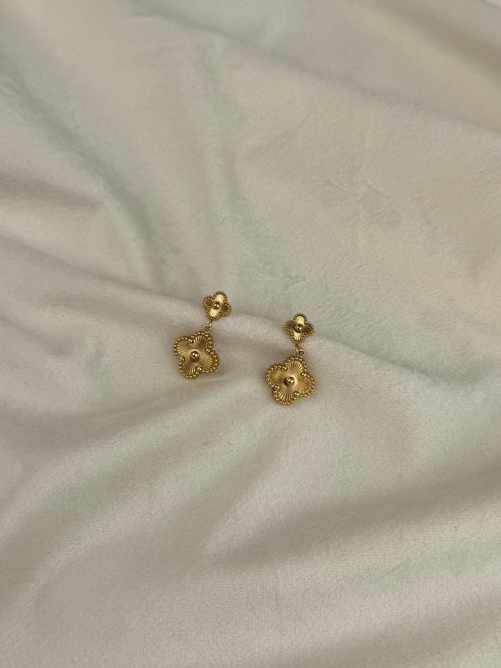 Vathe van cleef gold