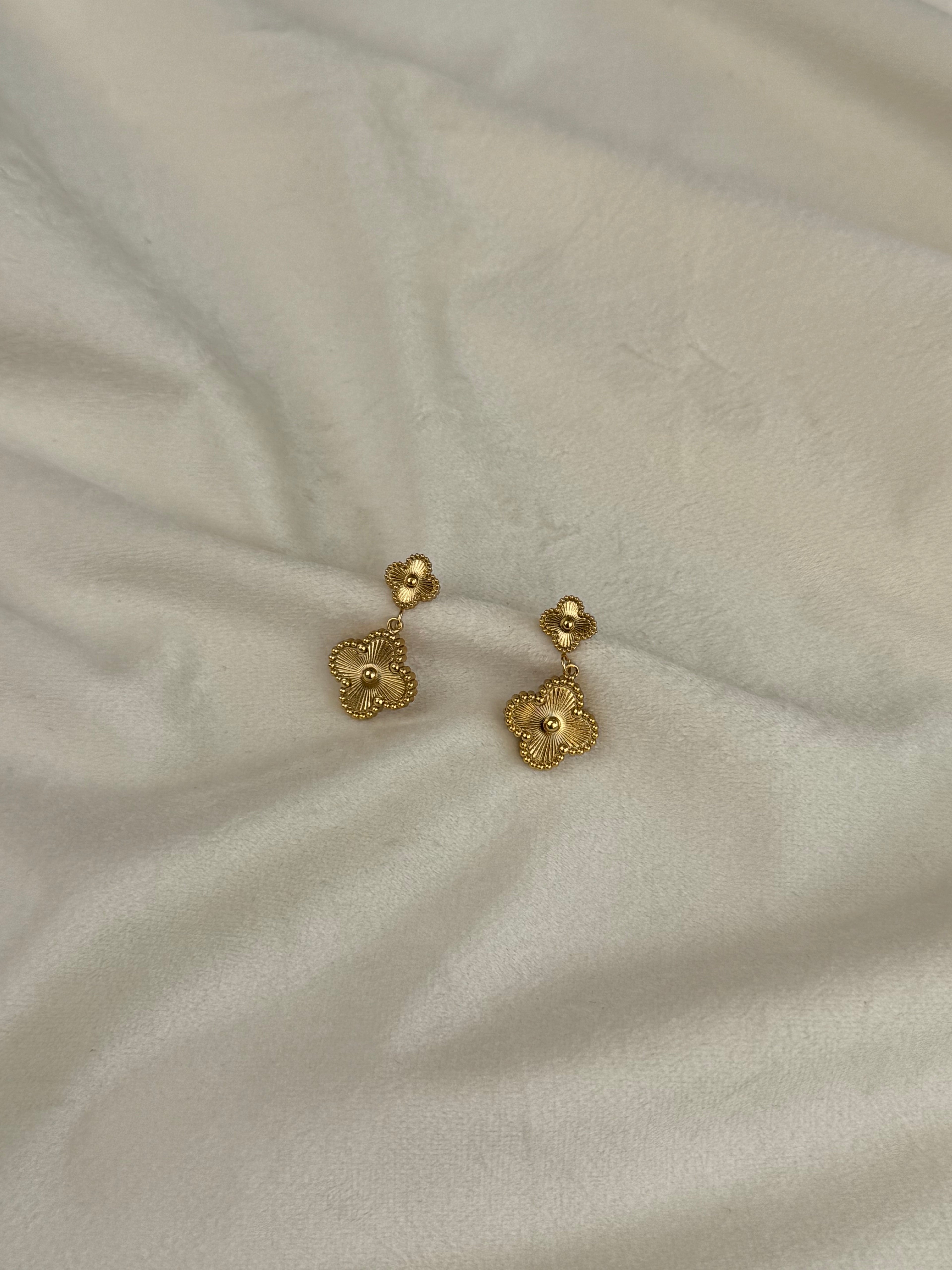 Vathe van cleef gold