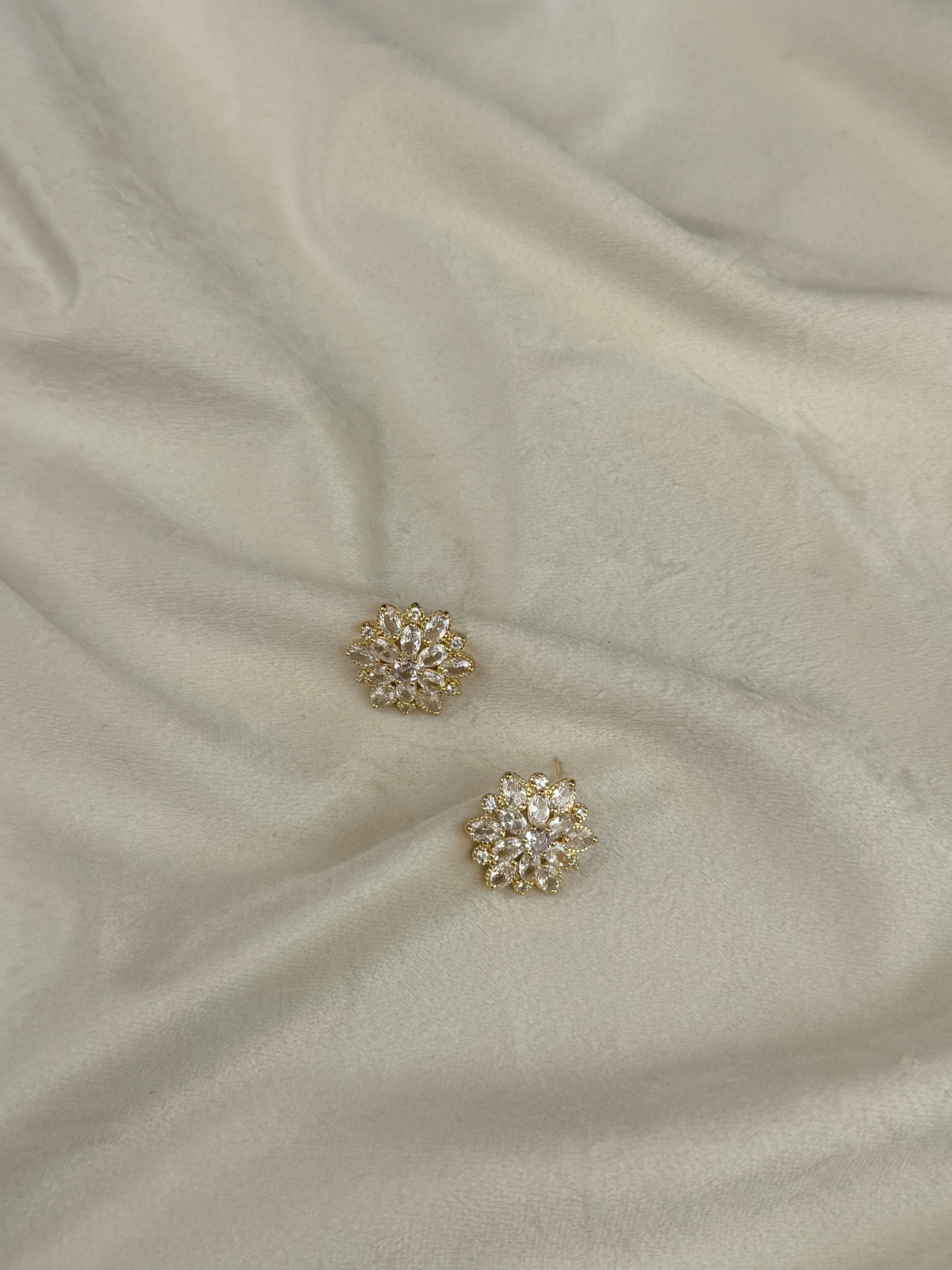 Vathe ne forme lule me kristale