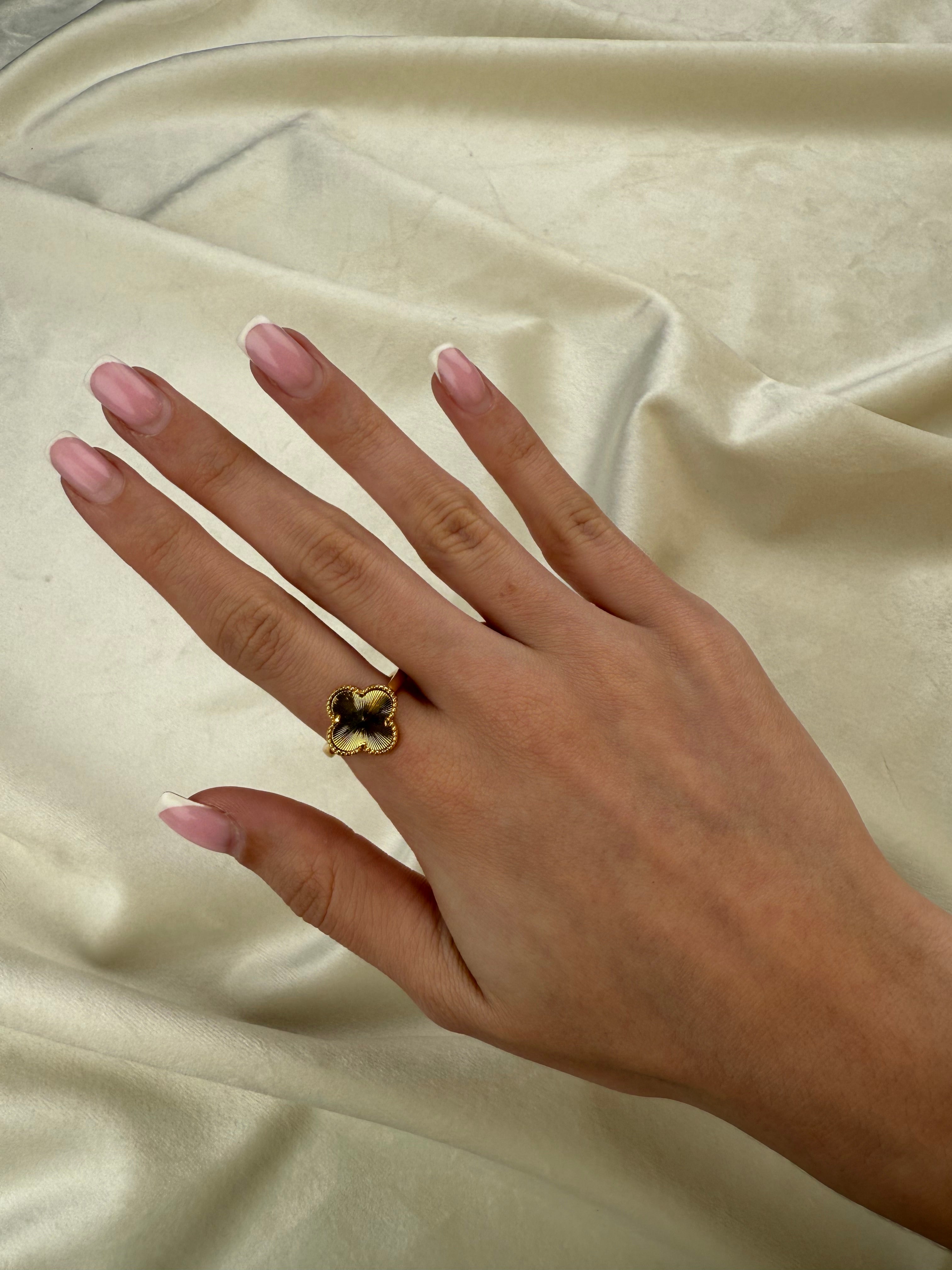 Unaze van cleef gold