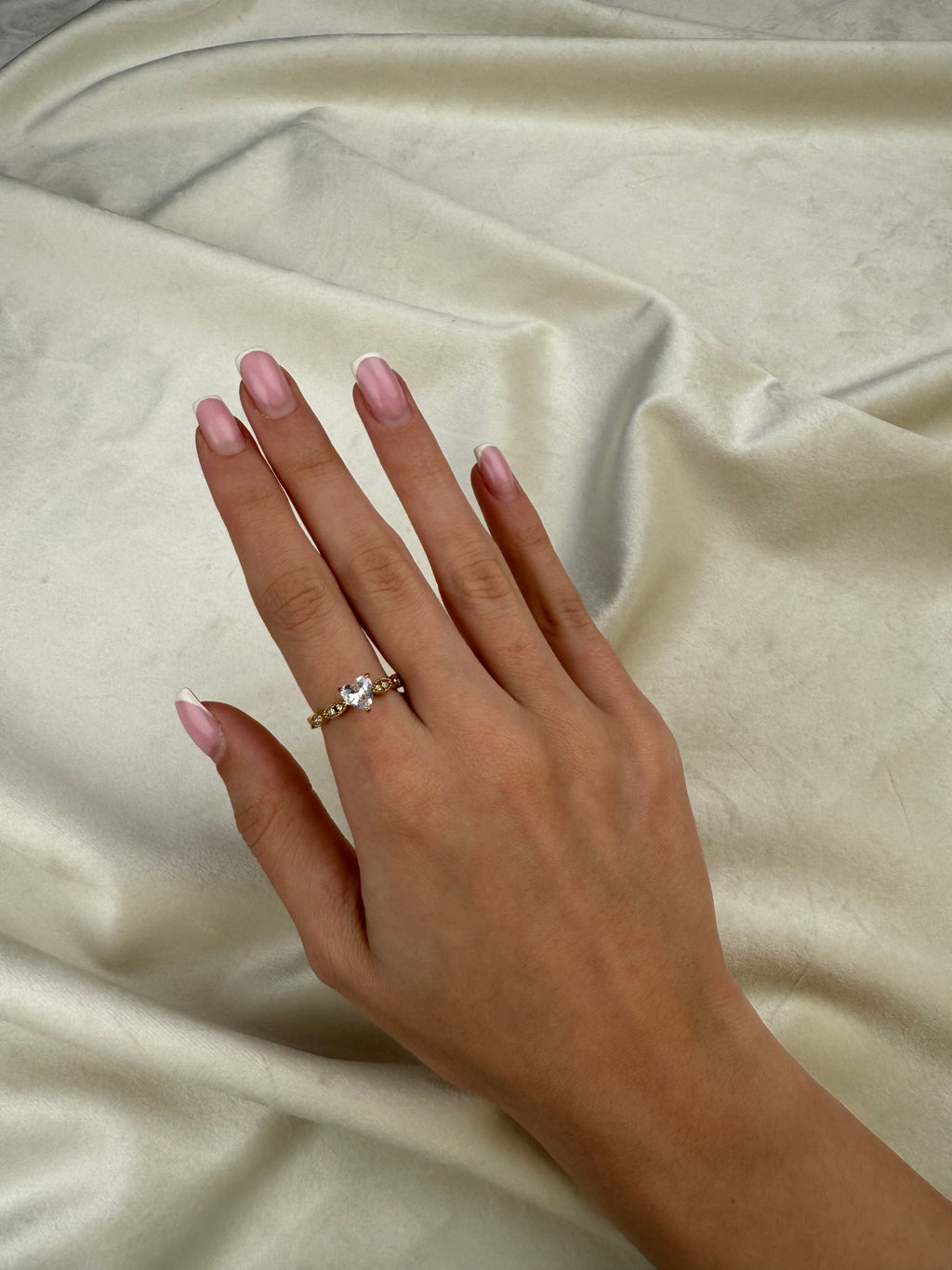 Unaze me zemer te bardhe