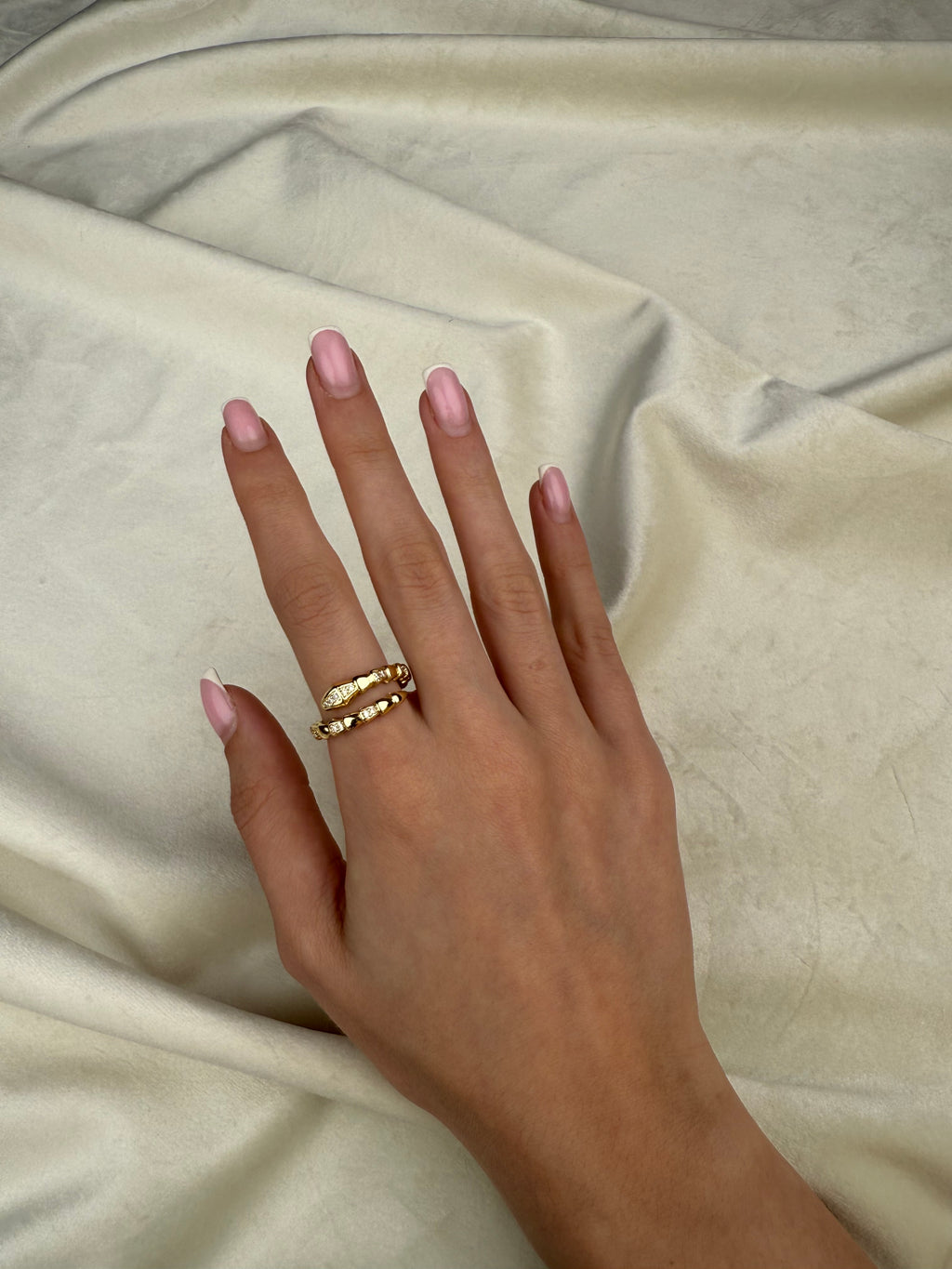 Unaze ne forme gjarpri