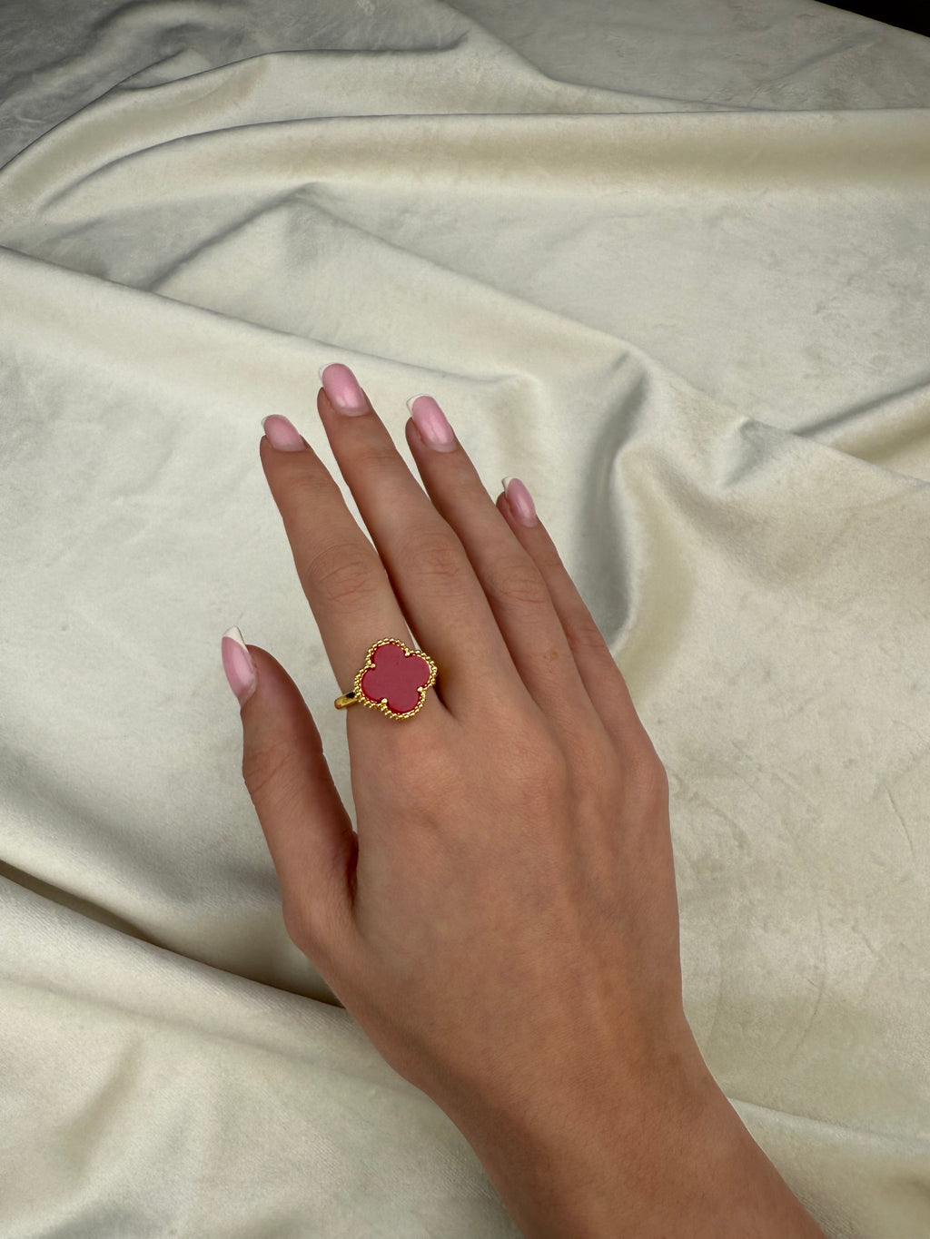 Unaze van cleef i kuq