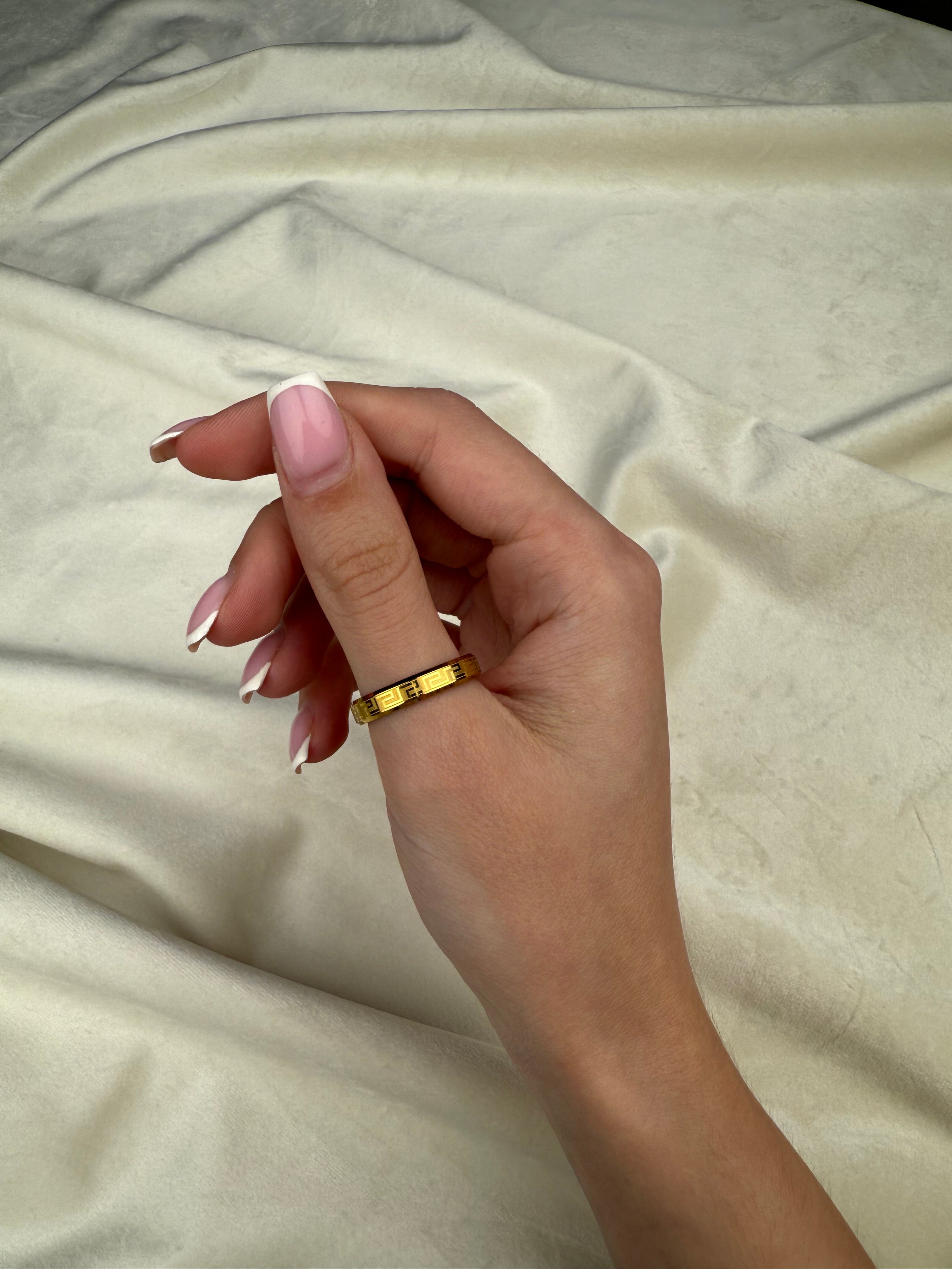 Unaze rreth me motive greke