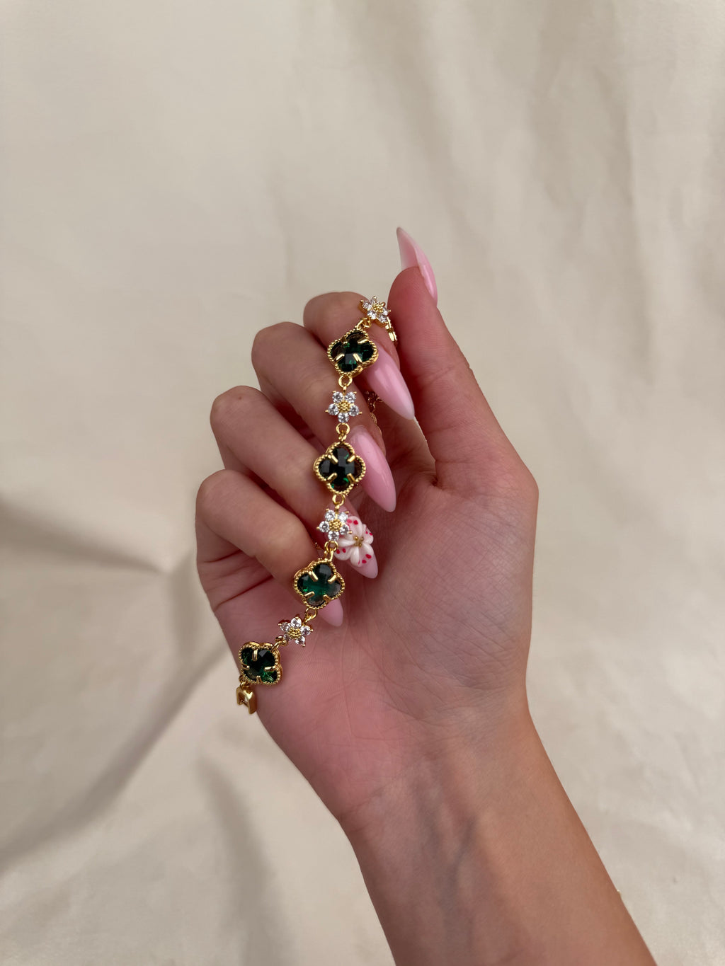 Byzylyk van cleef jeshil me lule