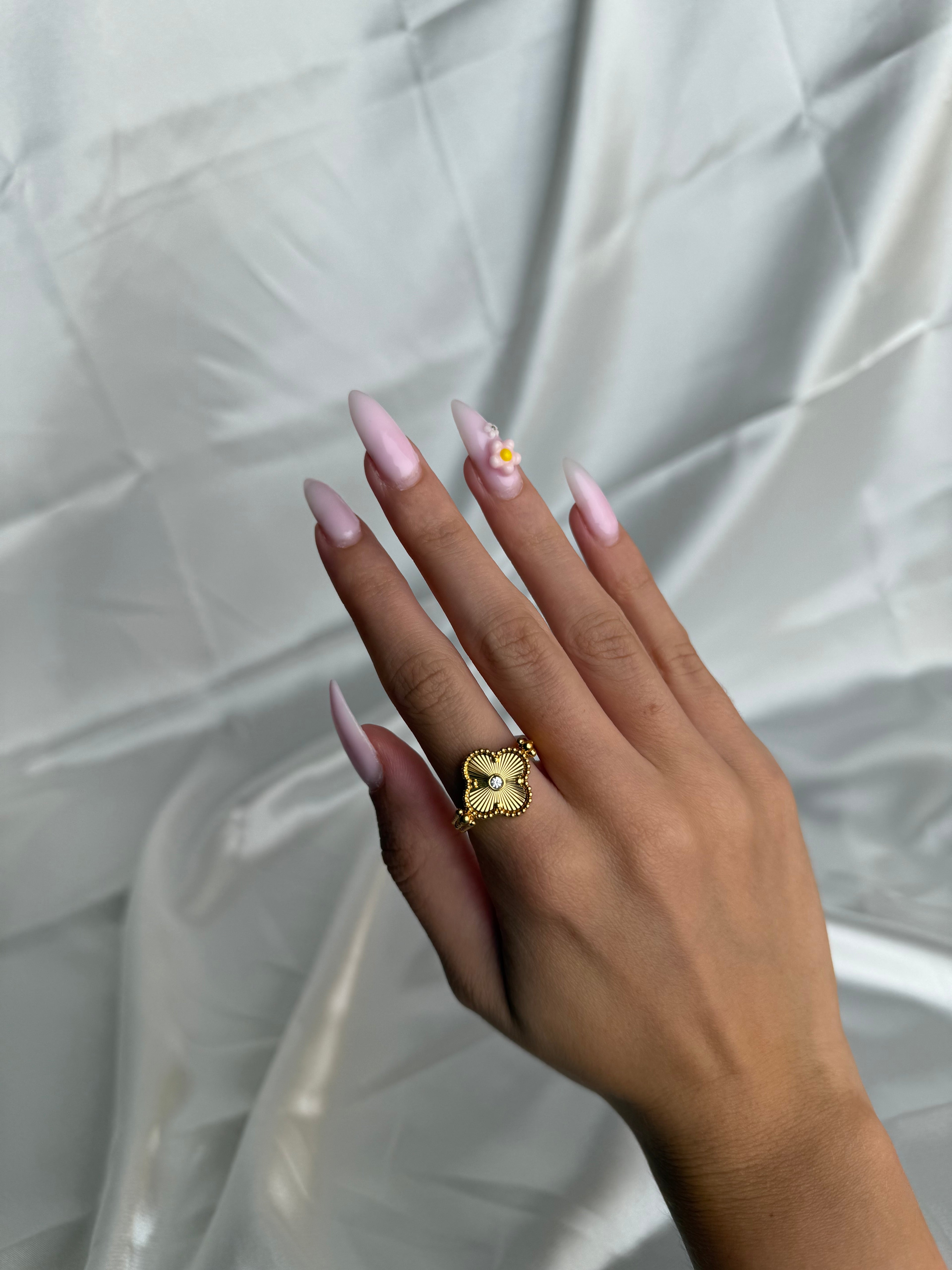 Unaze van cleef e bardhe