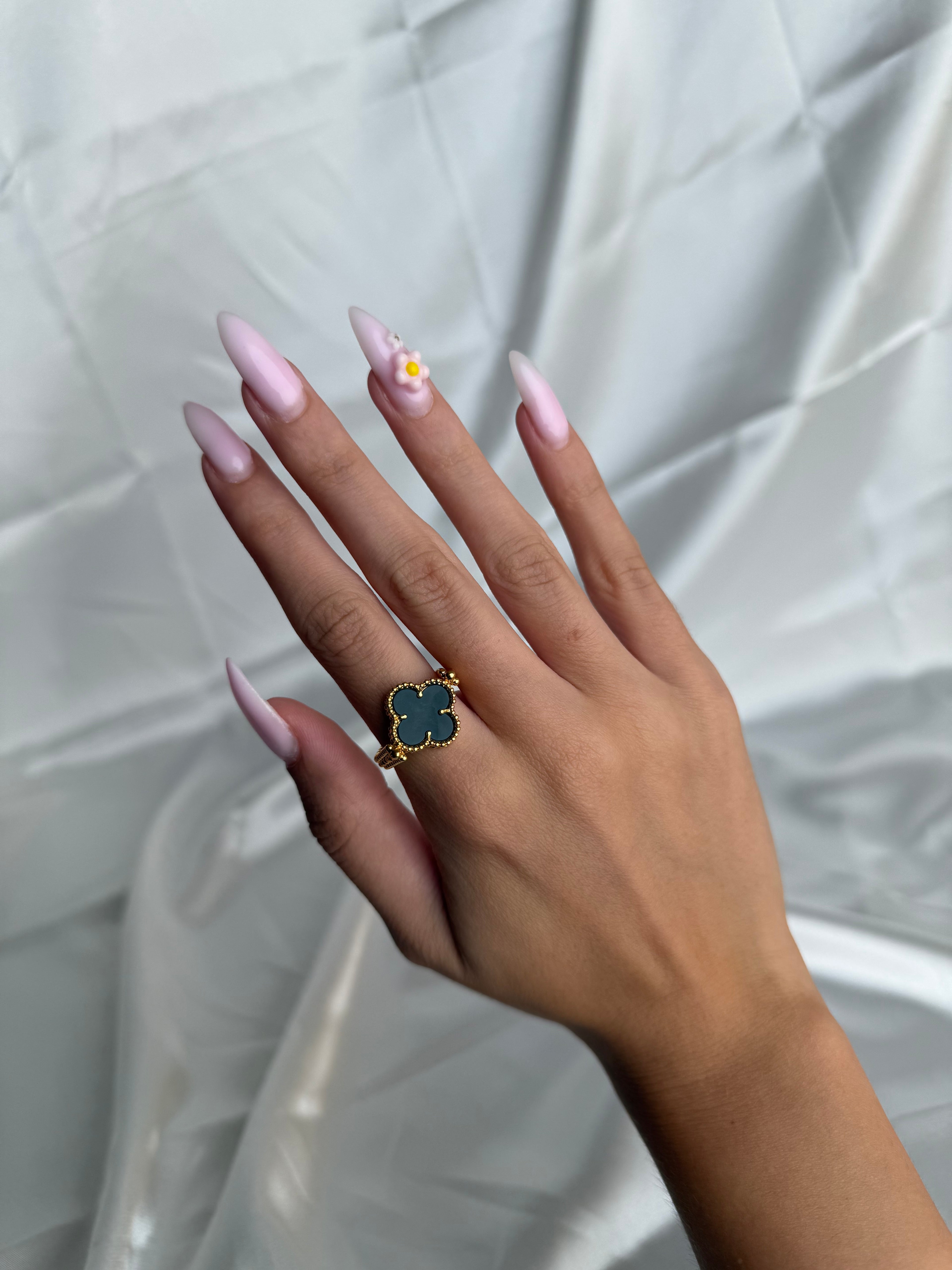 Unaze van cleef e zeze