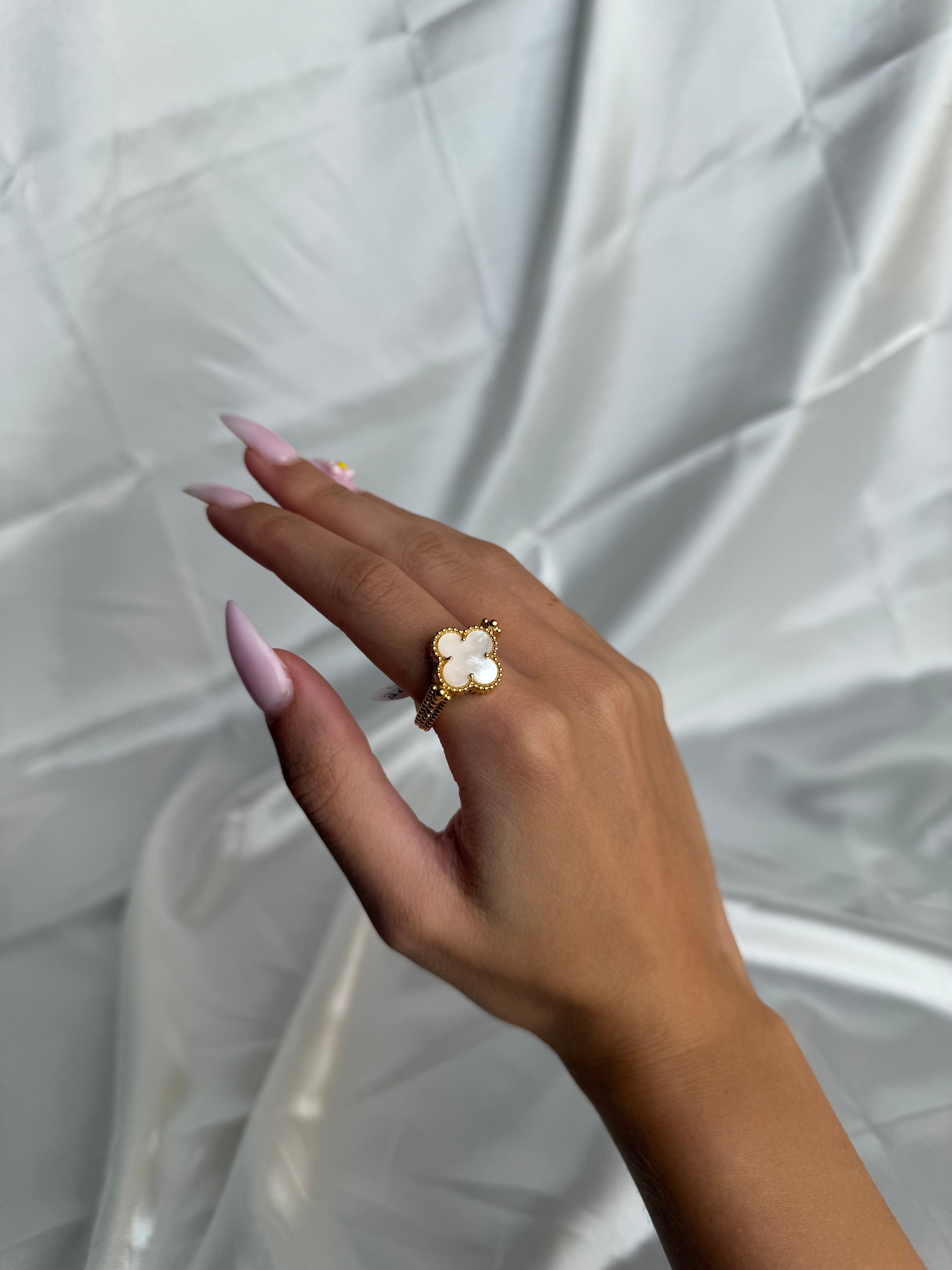 Unaze van cleef e bardhe