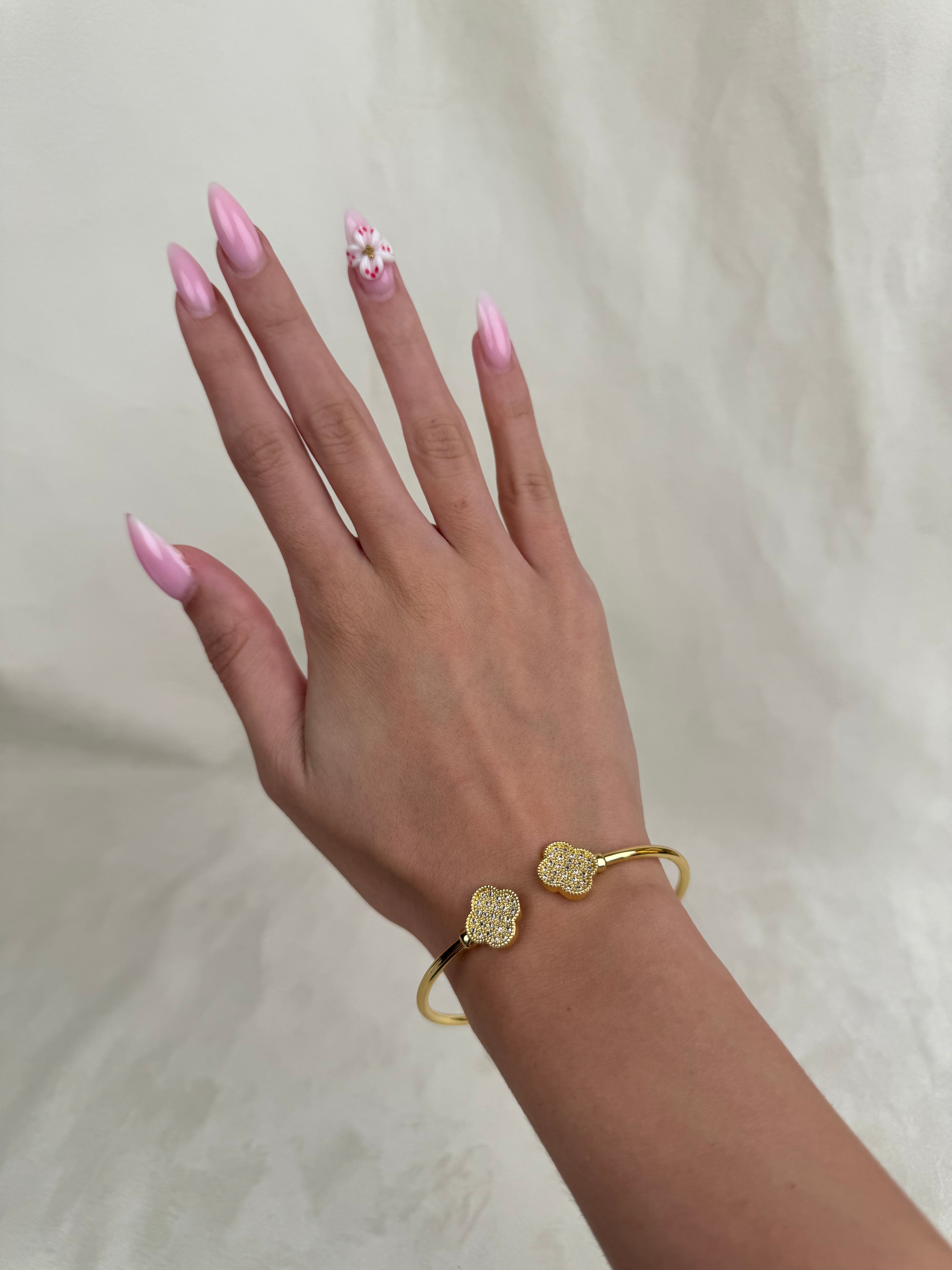 Byzylyk Van Cleef rreth gold