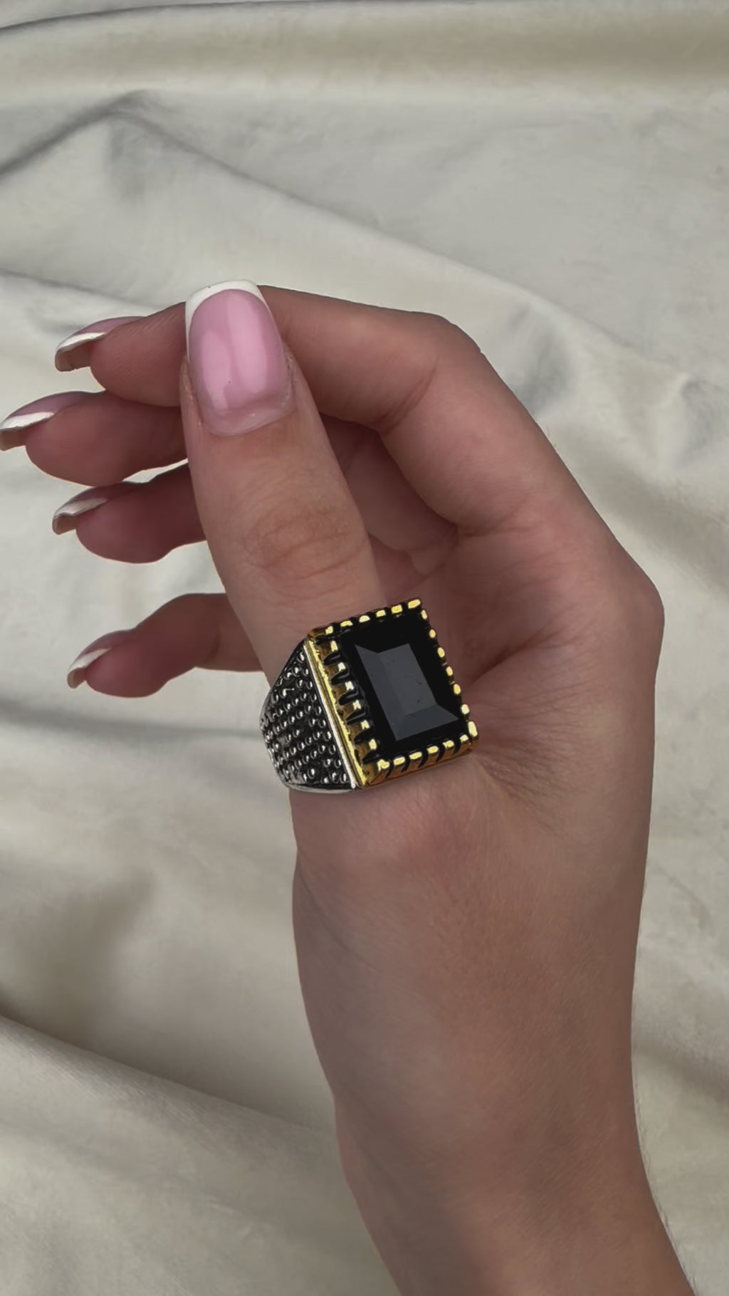 Unaze me motive silver dhe gold