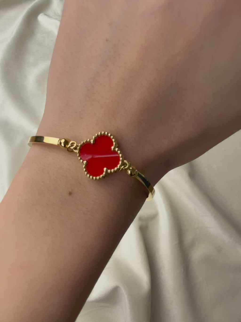 Byzylyk van cleef me lule te kuqe