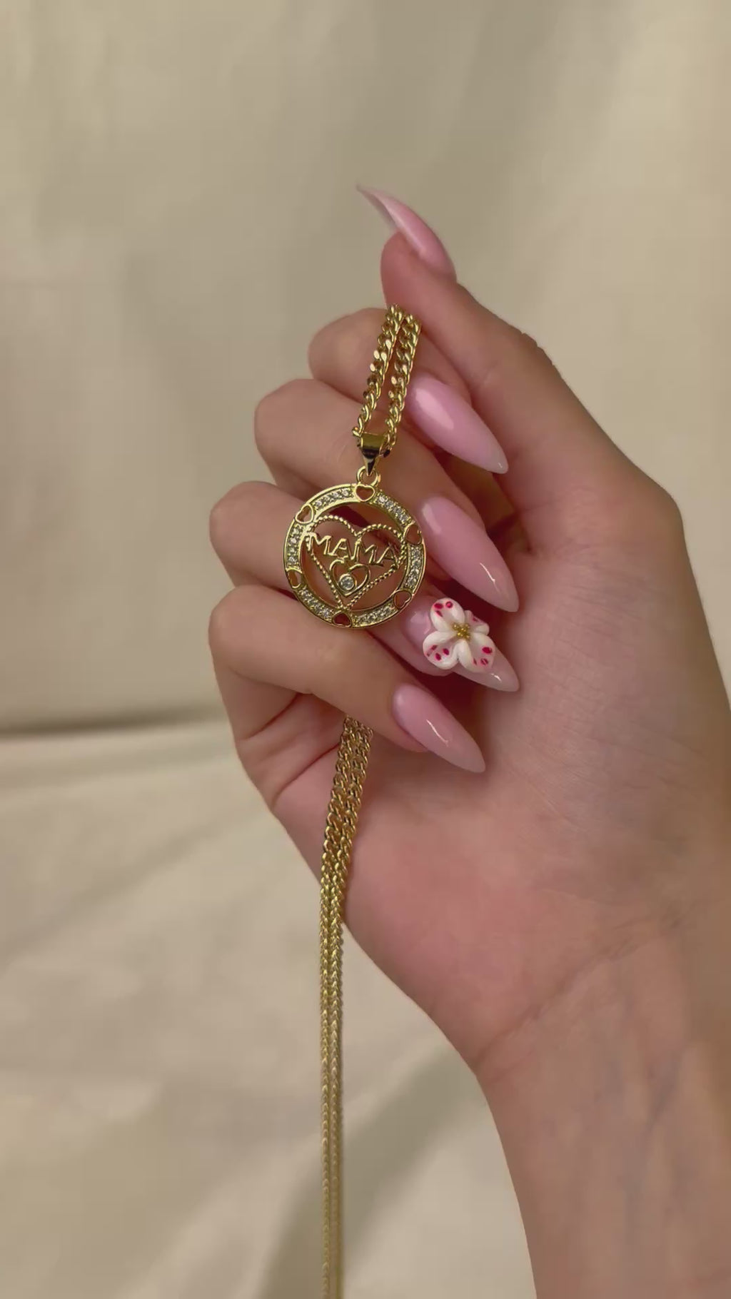 VARSE ME MAMA RRETHORE ME ZEMER NE MES