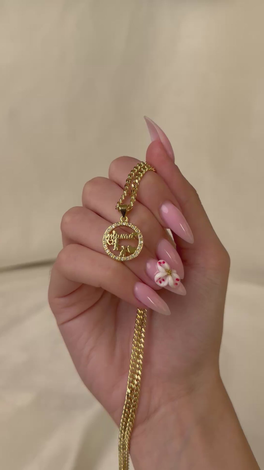 VARSE ME MAMA RRETHORE ME DJALE VAJZE