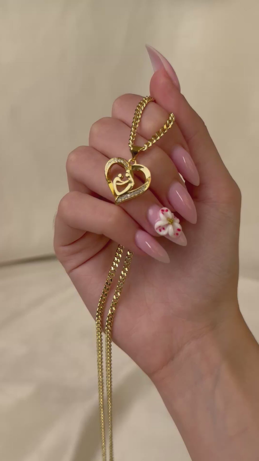 VARSE ME MAMA ME ZEMER ME FEMIJE NE DORE