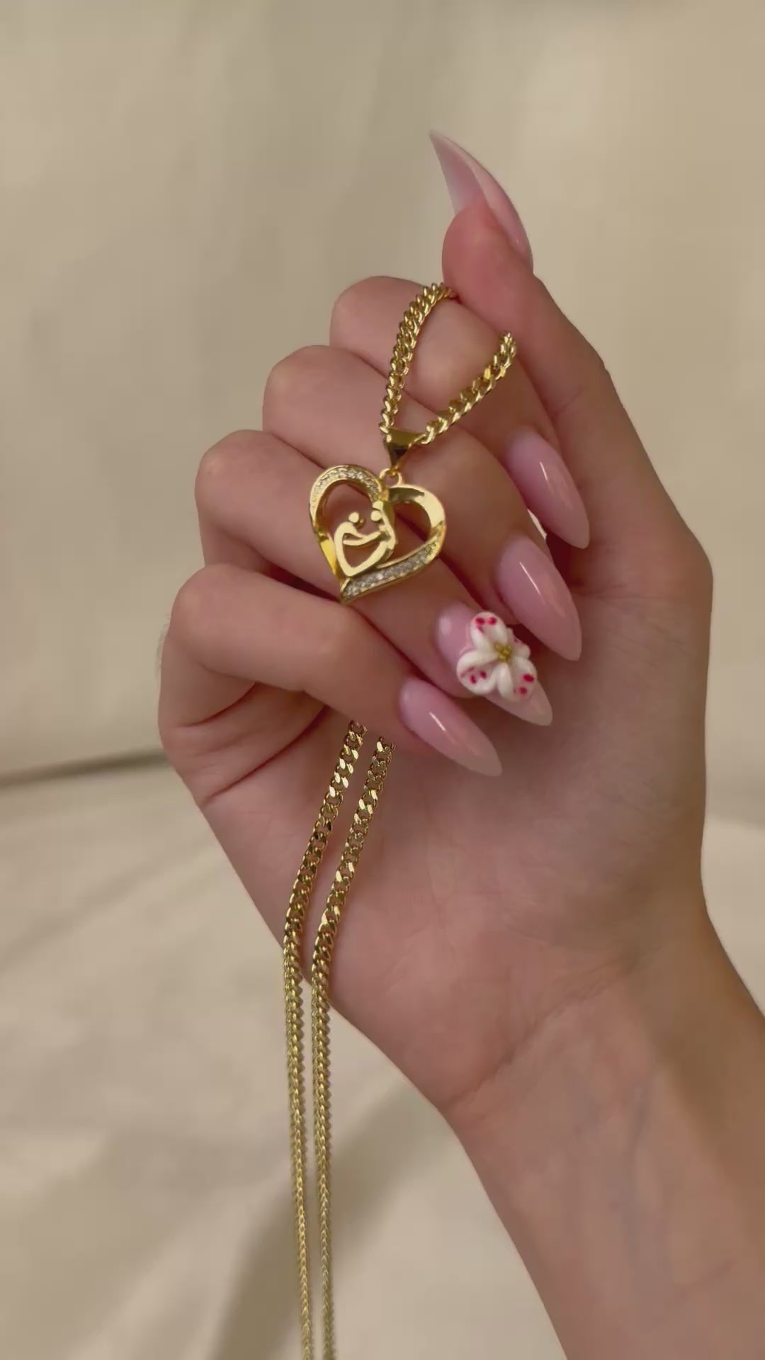 VARSE ME MAMA ME ZEMER ME FEMIJE NE DORE