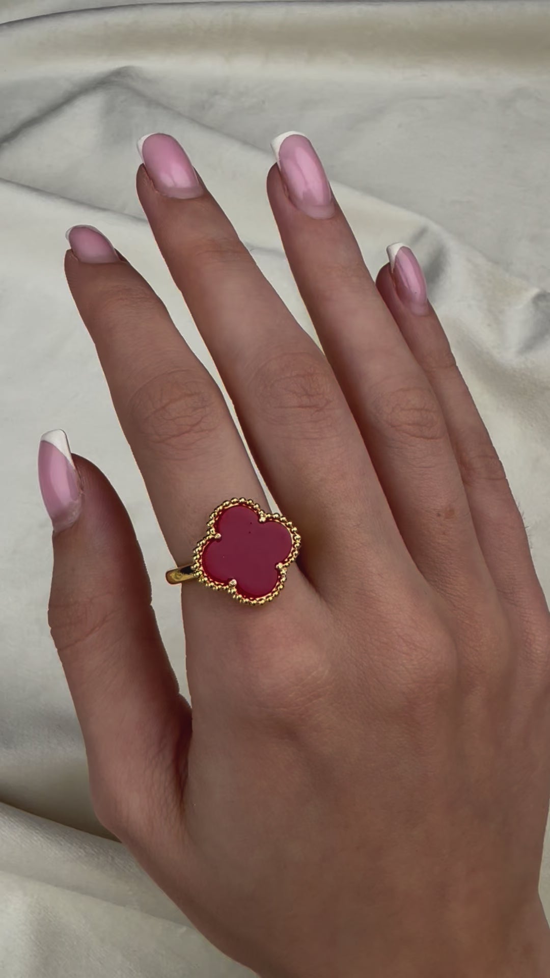 Unaze van cleef i kuq