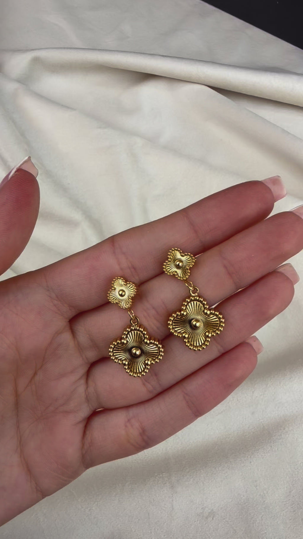 Vathe van cleef gold