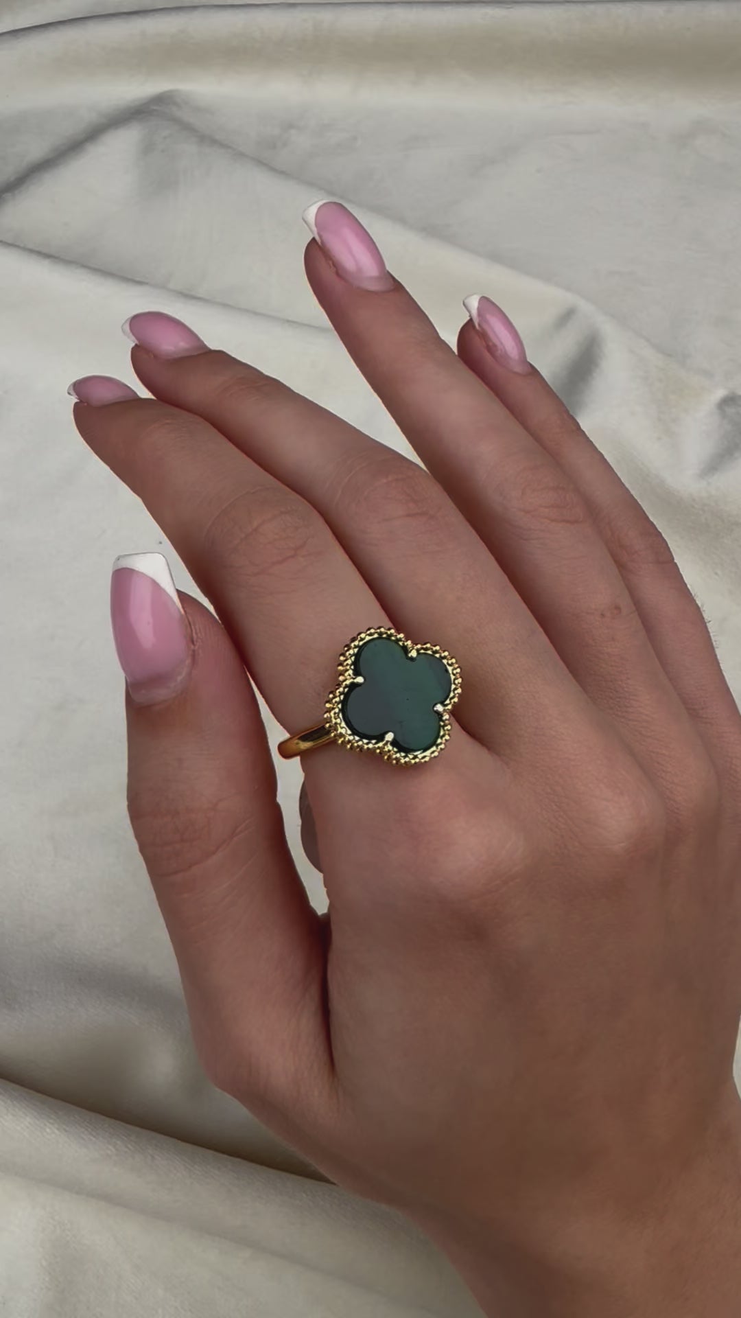 Unaze van cleef emerald