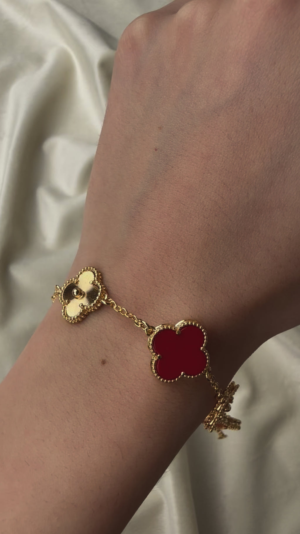 Byzylyk van cleef lule e kuqe dhe gold